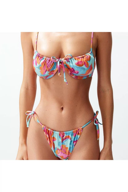 New Floral Balconette Normal Waist Brief Geometric Patterned Balconette Tunnel Regular Bikini Set