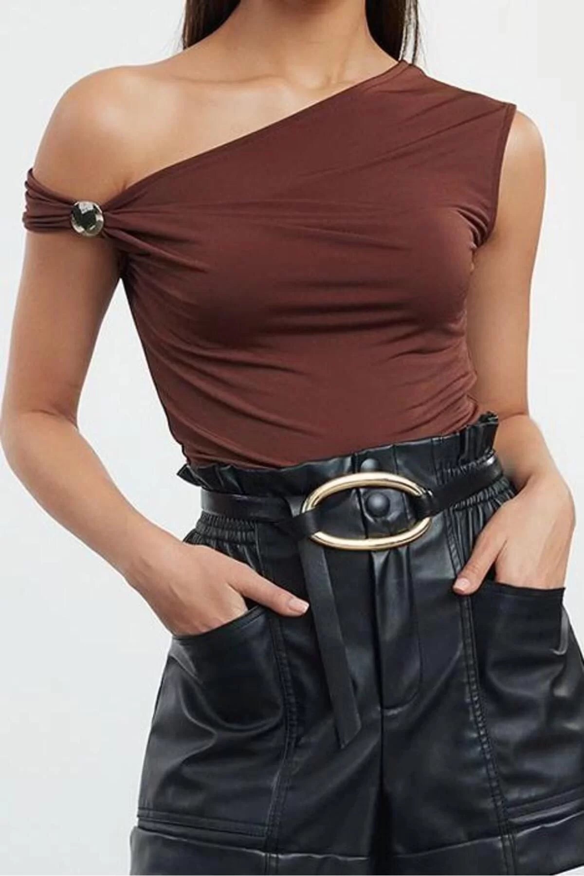 Women Fashion Stylish Tops Crop Asymmetric Collar Fitted Pattern Knitted Metal Accessory Blouse