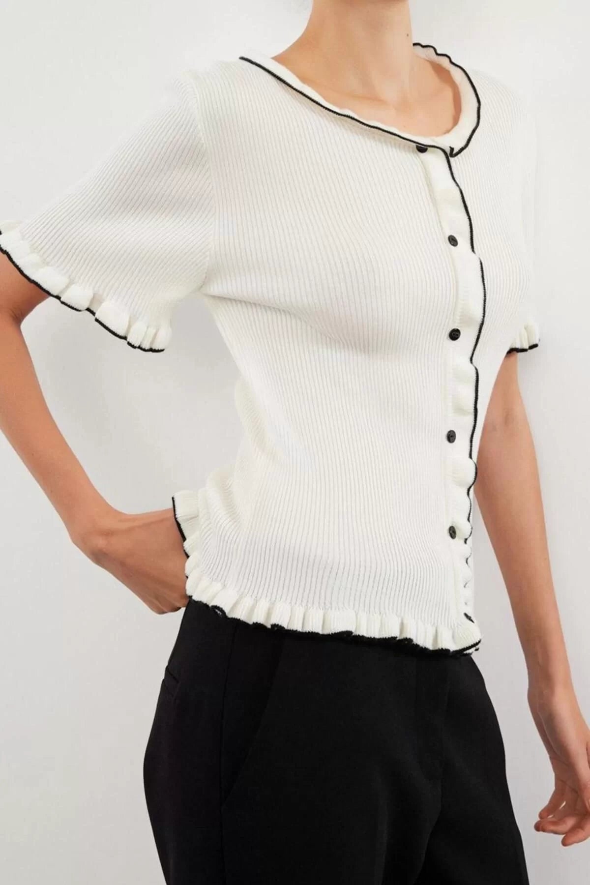 Women Fashion Stylish Regular Crew Neck Slim Ruffle Detailed Knitwear Cardigan