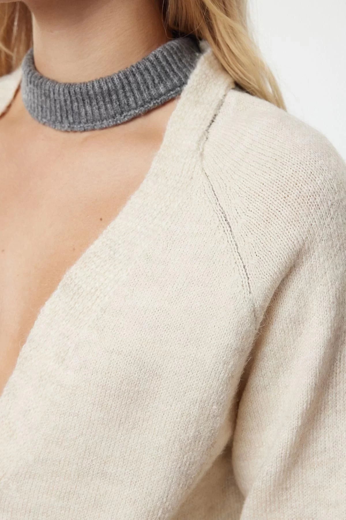 Women Fashion Stylish Regular V Neck Regular Soft Texture Color Block Knitwear Cardigan