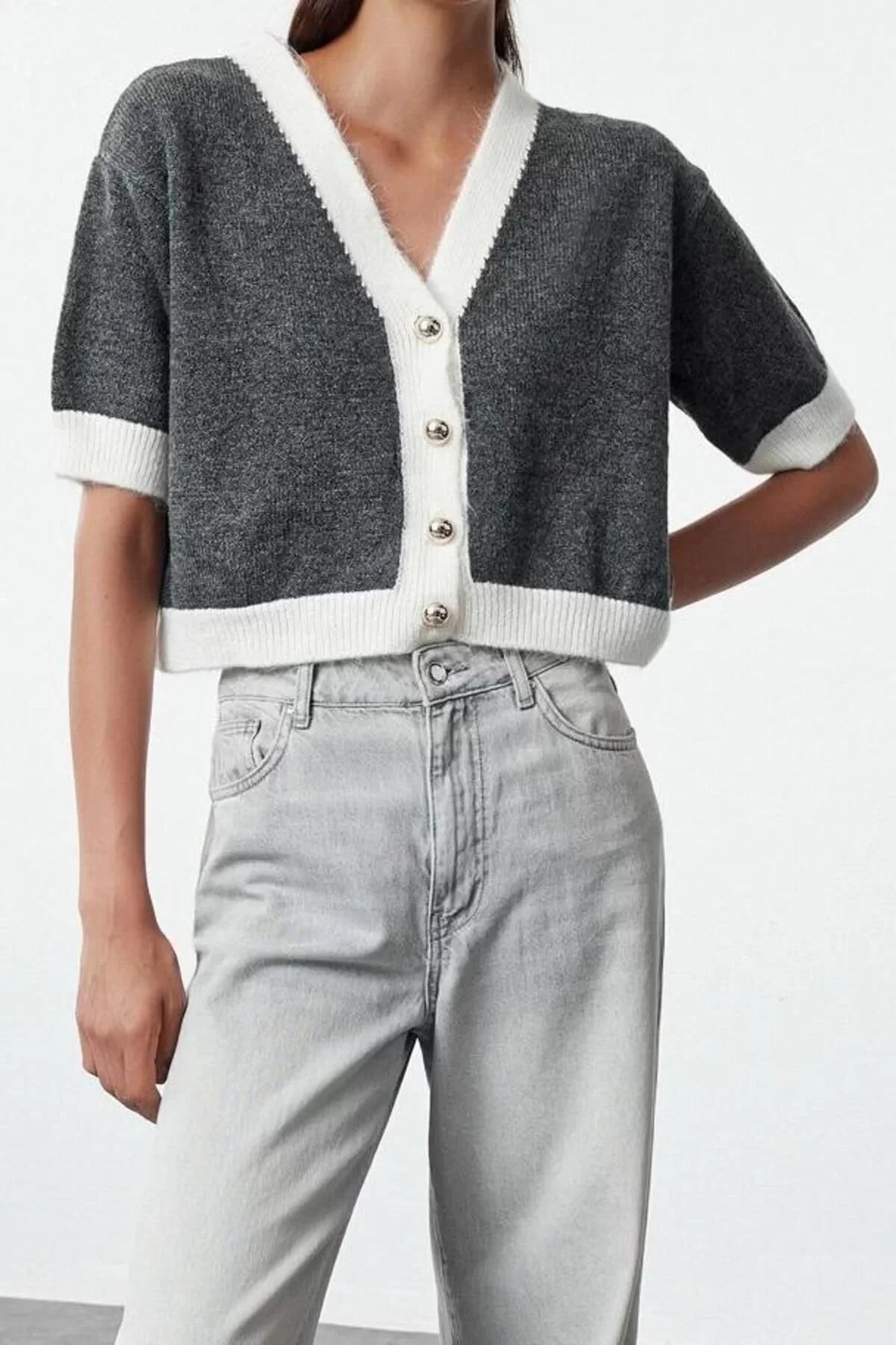 Women Fashion Stylish Crop V Neck Regular Crop Soft Texture Color Block Knitwear Cardigan