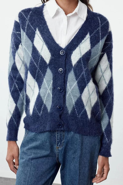 Women Fashion Stylish Regular V Neck Regular Soft Texture Plaid Patterned Knitwear Cardigan