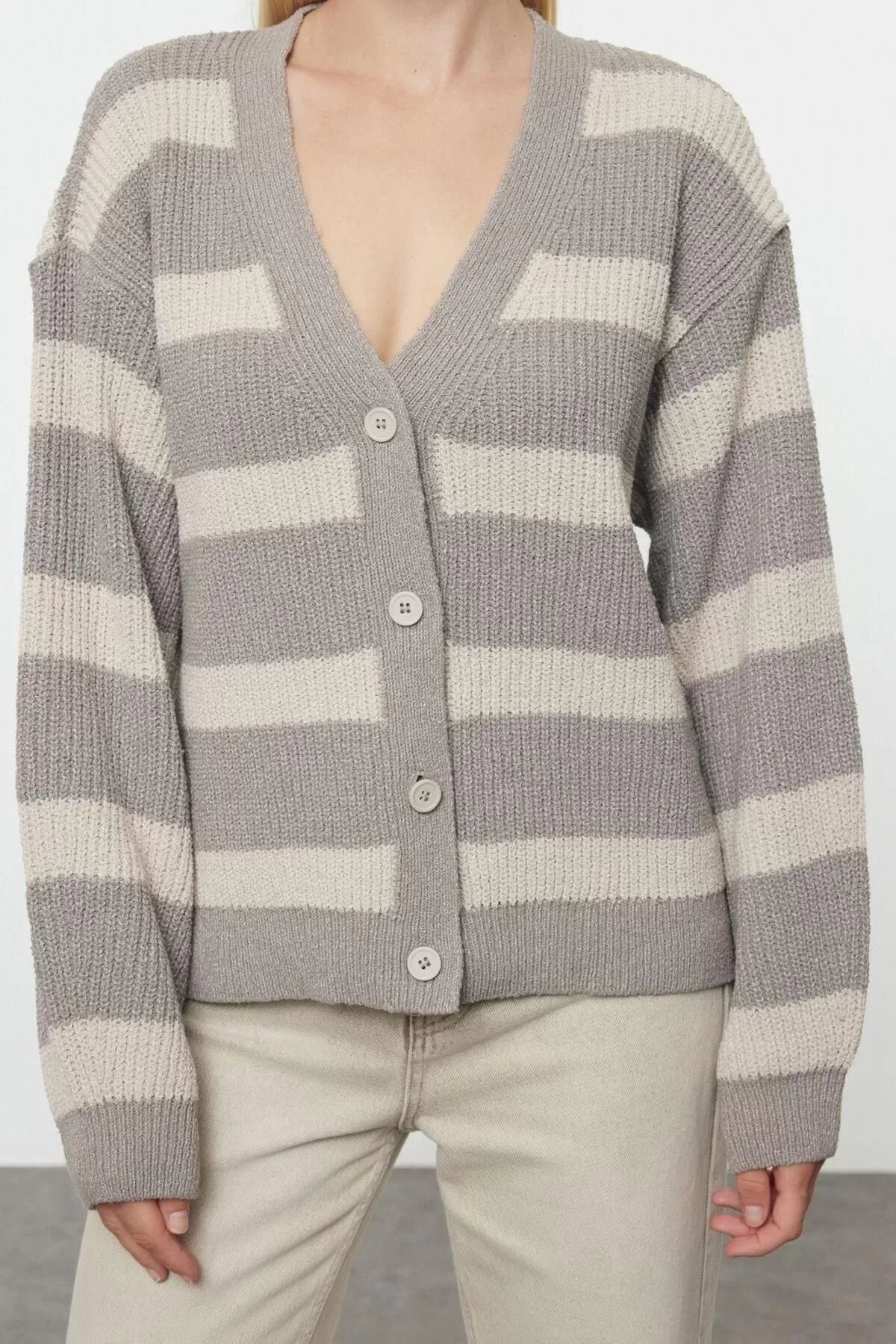 Women's Fashion Stylish Regular V Neck Oversize Wide Pattern Soft Texture Knitwear Cardigan