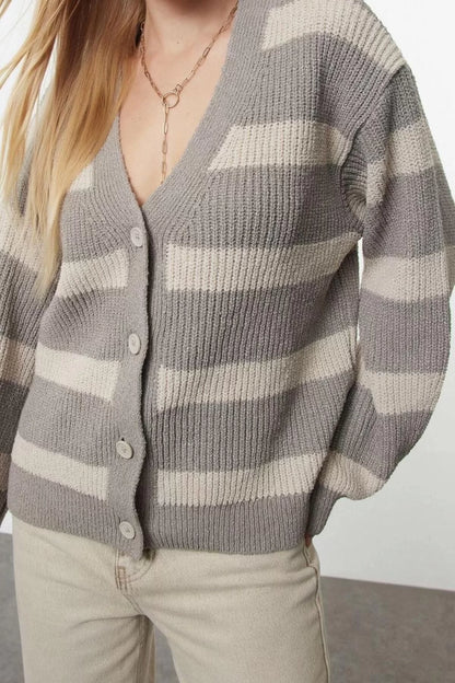 Women's Fashion Stylish Regular V Neck Oversize Wide Pattern Soft Texture Knitwear Cardigan