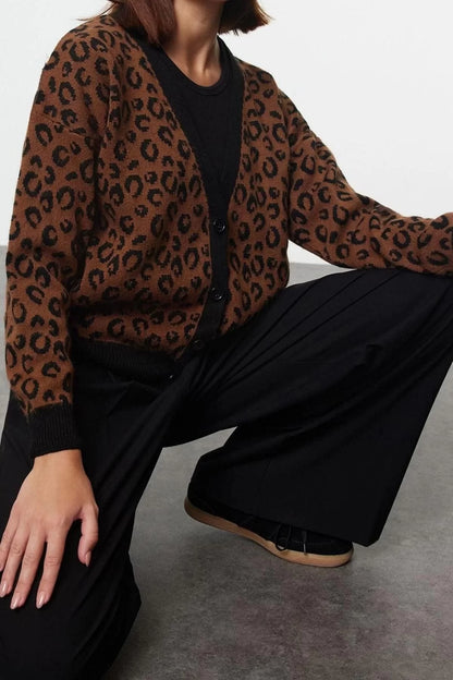 Women Fashion Stylish Regular V Neck Regular Soft Texture Leopard Patterned Knitwear Cardigan