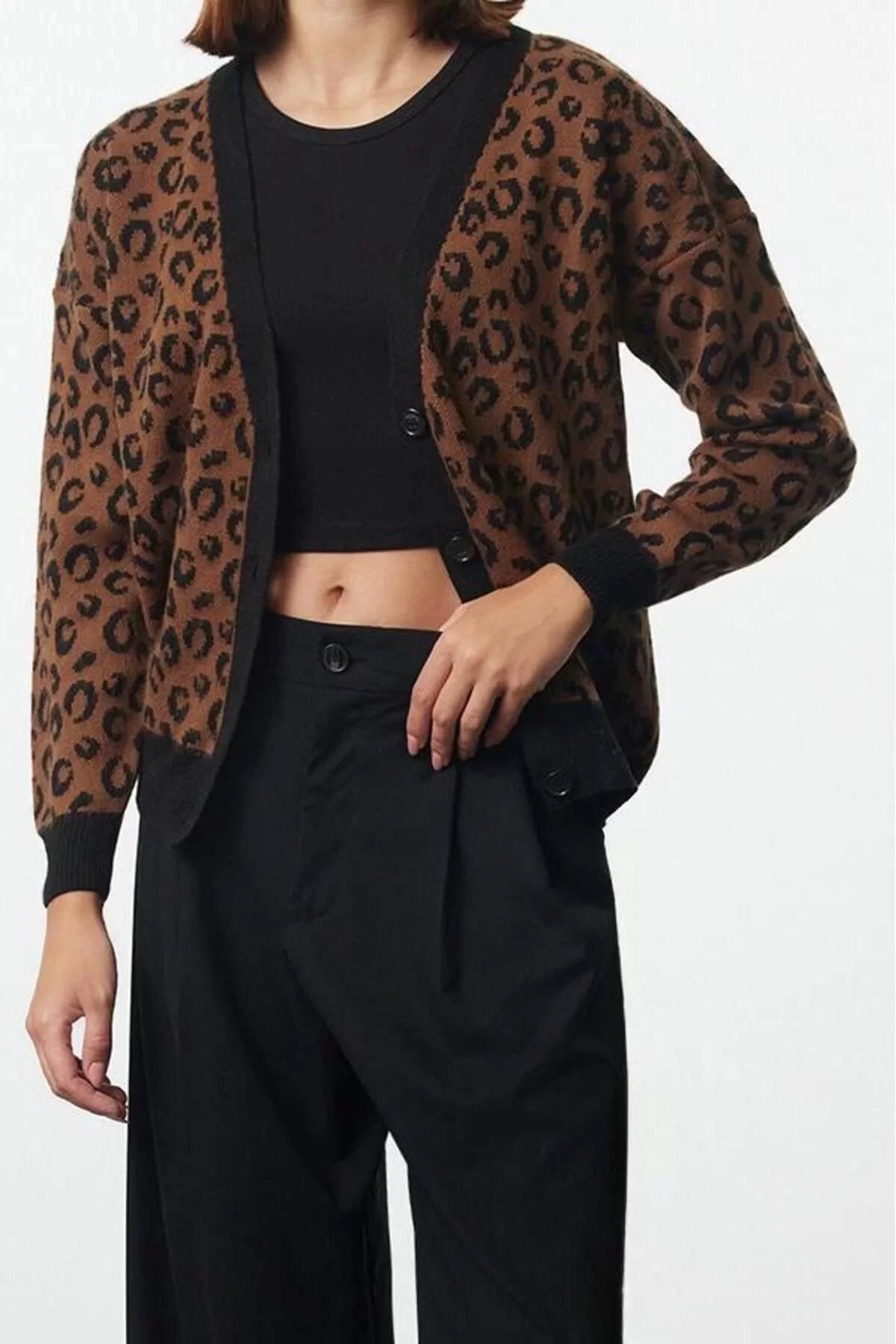 Women Fashion Stylish Regular V Neck Regular Soft Texture Leopard Patterned Knitwear Cardigan