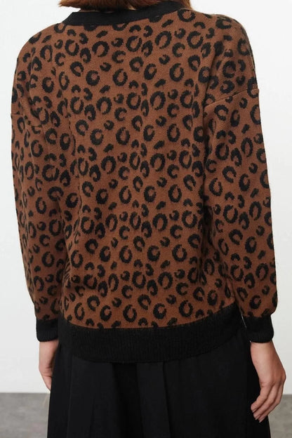 Women Fashion Stylish Regular V Neck Regular Soft Texture Leopard Patterned Knitwear Cardigan