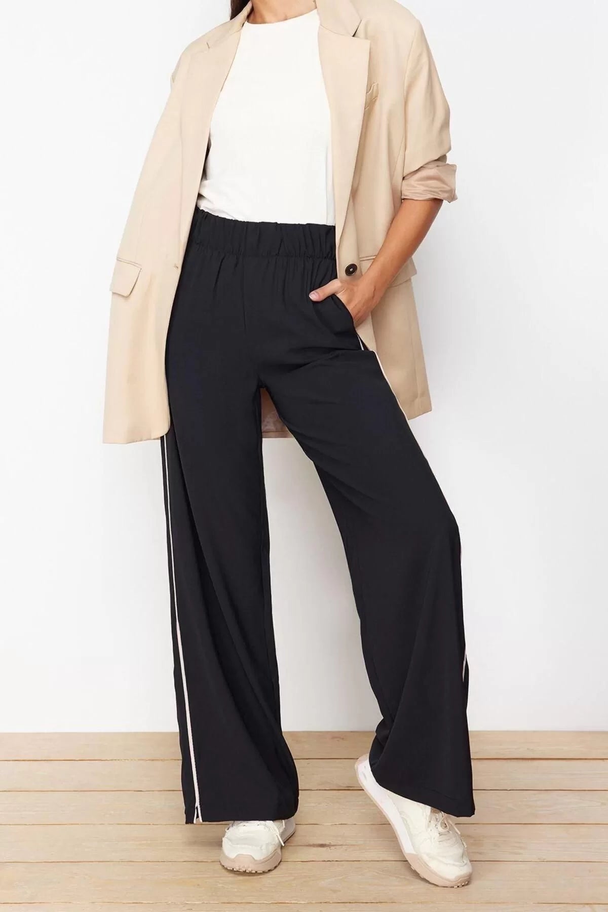 Women's Fashion Wide Leg Regular Length Woven Piping Wide Leg Zipper Detail Tracksuit Trousers