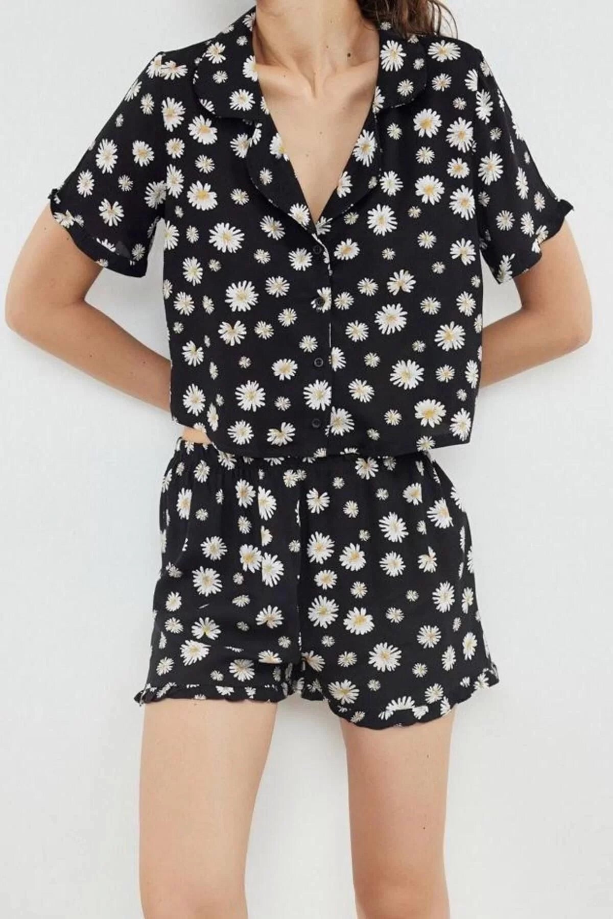 Women Fashion Stylish Shirt Collar Tube Leg Short Sleeve Daisy Patterned Ruffle Viscose Woven Pajama Set