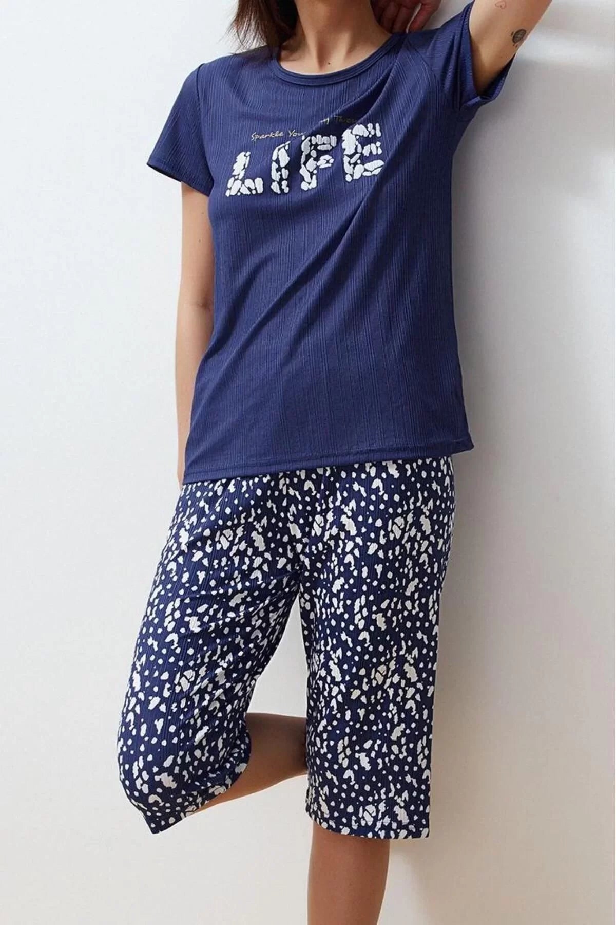 Women Fashion Stylish Crew Neck Tube Leg Short Sleeve Printed Ribbed Capri Knitted Pajama Set