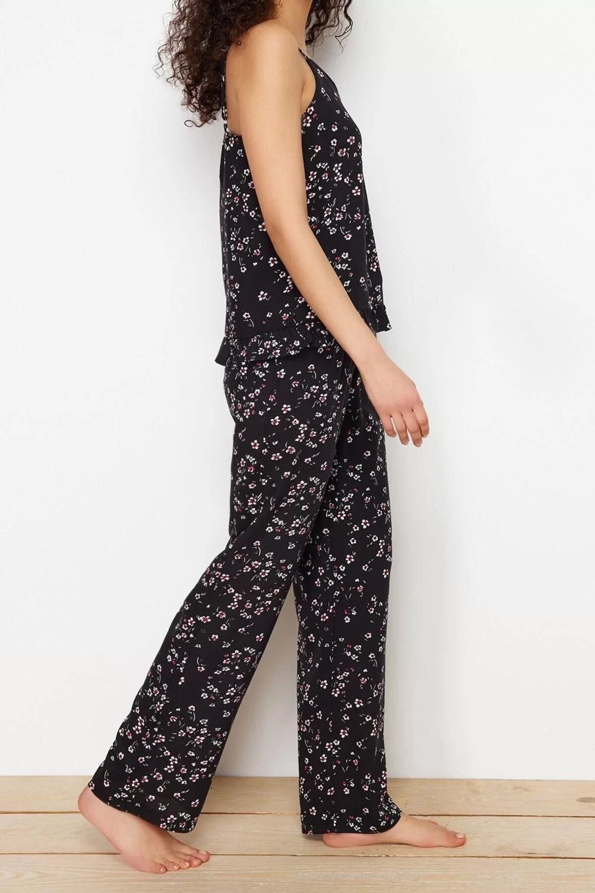 Women Fashion Stylish Pool Neck Wide Leg Strap Sleeve Floral Ruffle Yarn Viscose Woven Pajama Set