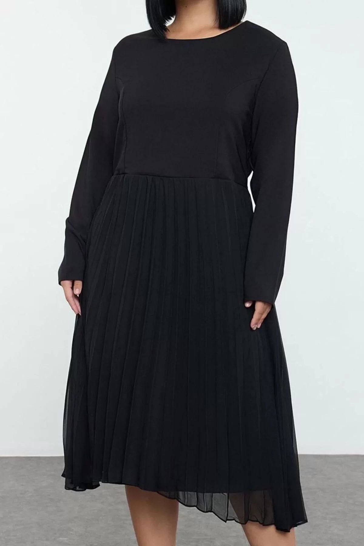 Women Fashion Stylish Plus Size Midi Length Crew Neck Relaxed Skirt Lined Chiffon Pleated Woven Dress