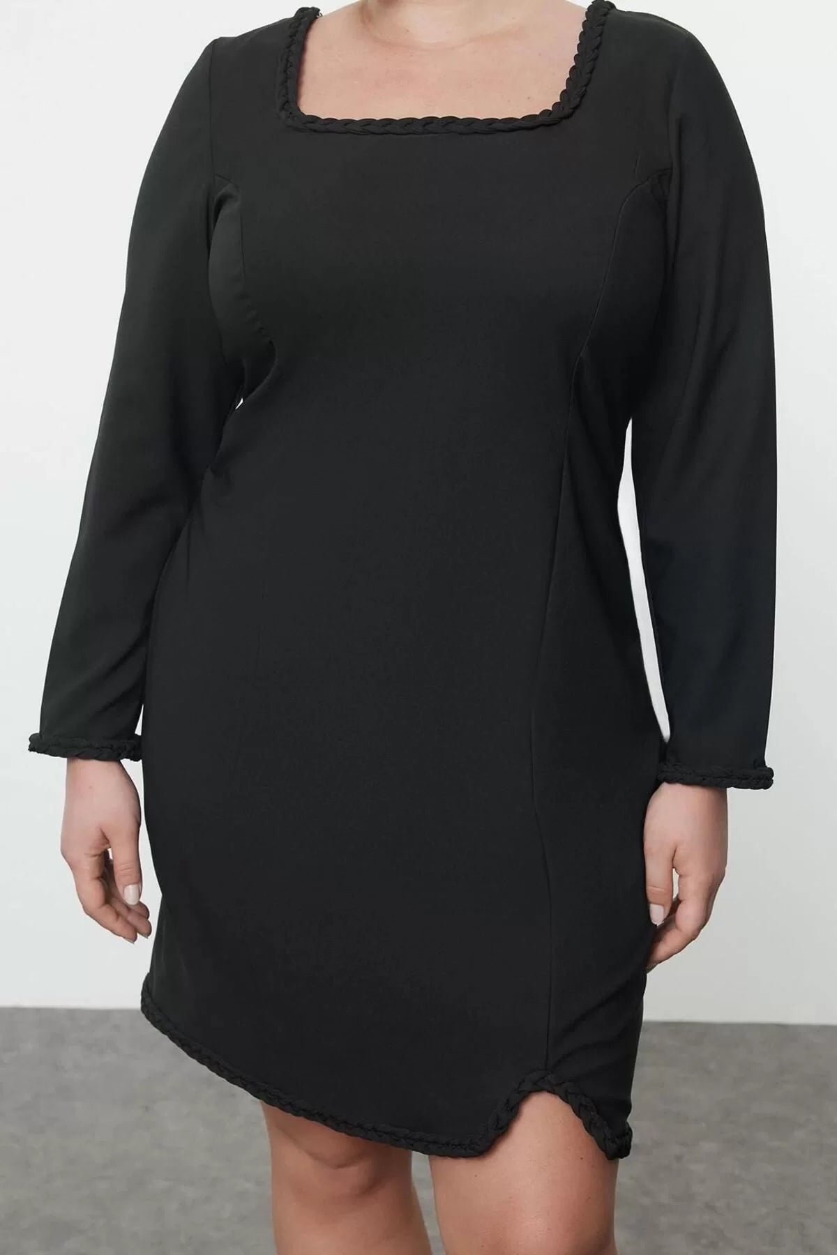 Women Fashion Stylish Plus Size Mini Length Crew Neck Fitted Long Sleeve Finike Woven Plus Size Dress