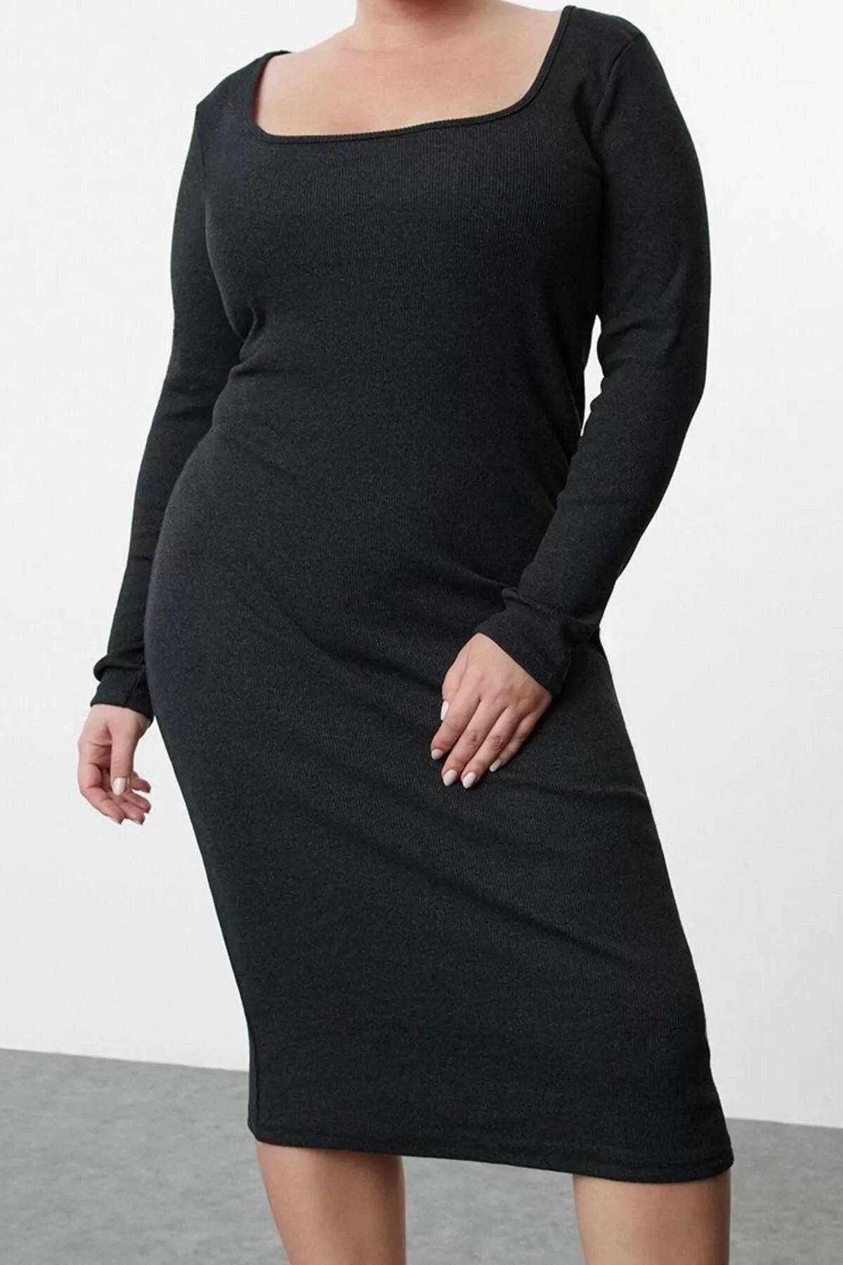 Women Fashion Stylish Plus Size Midi Length Crew Neck Fitted Camisole Knitted Plus Size Dress