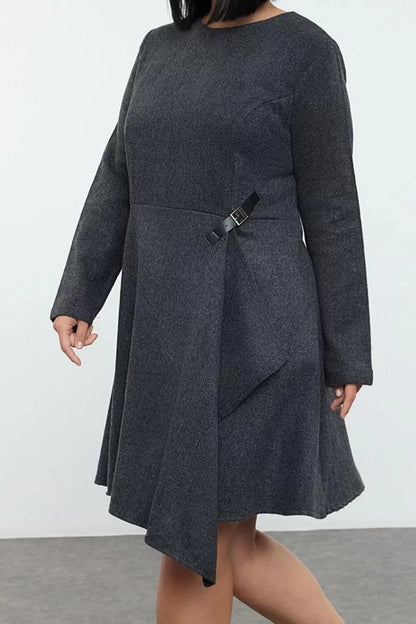 Women's Plus Size Midi Length Crew Neck Relaxed Tweed Buckle Accessory Woven Plus Size Dress