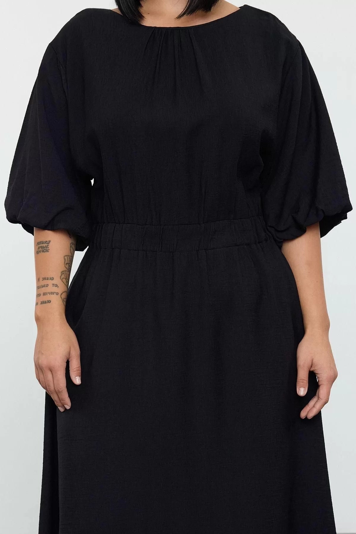 Women Fashion Stylish Plus Size Midi Length Crew Neck Relaxed Textured Balloon Sleeve Woven Plus Size Dress