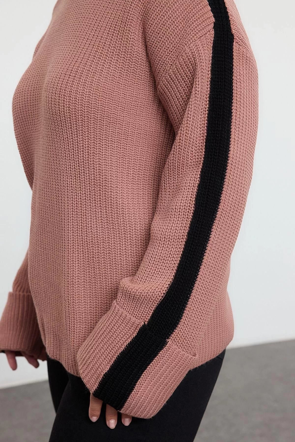 Women Fashion Stylish Plus Size Crew Neck Low Sleeve Regular Striped Folded Sleeve Knitwear Sweater