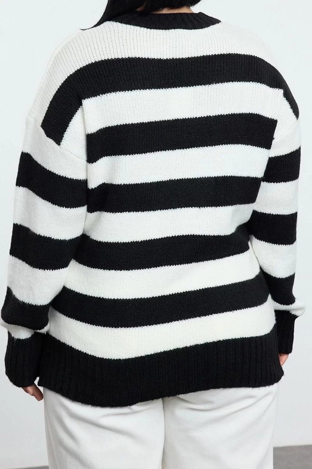 Women Fashion Stylish Plus Size Crew Neck Low Sleeve Regular Striped Knitwear Sweater