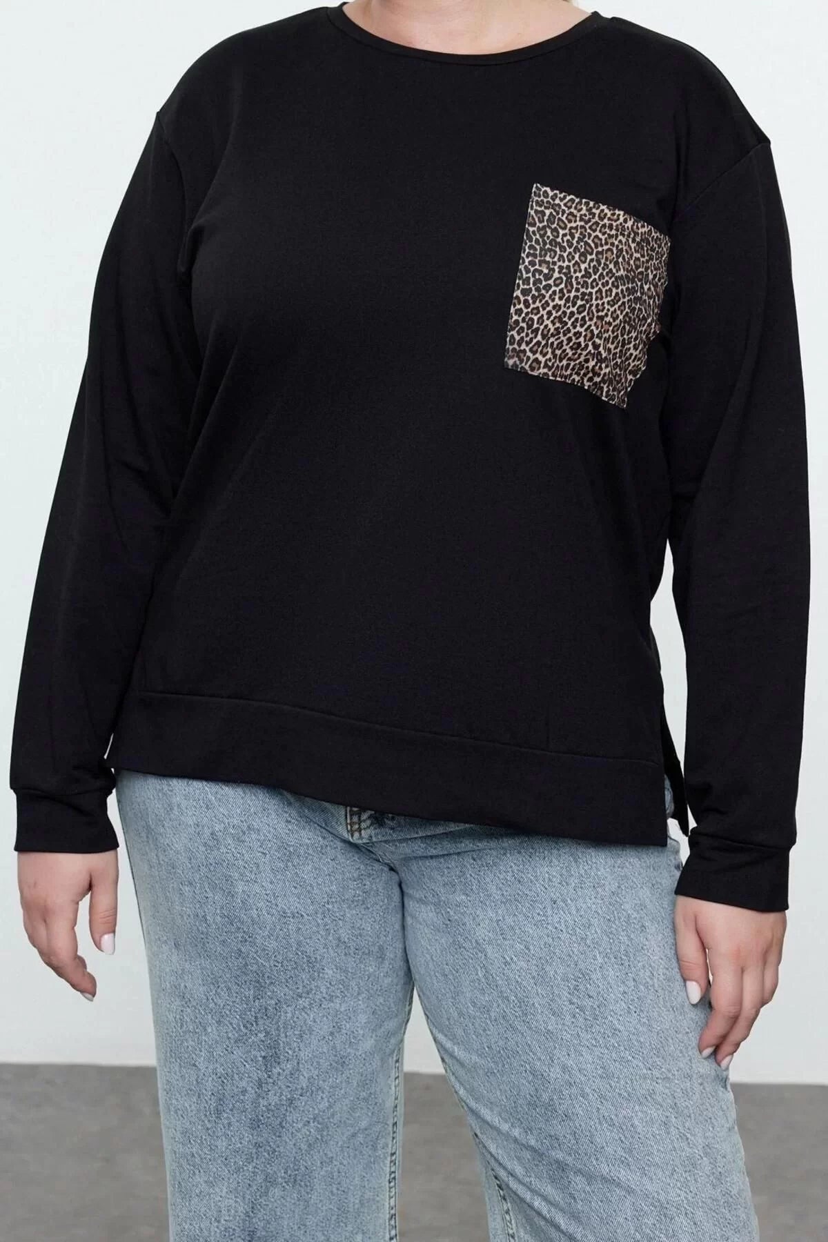 Women's Plus Size Crew Neck Standard Sleeve Leopard Pattern Pocket Print Detailed Fit Sweatshirt