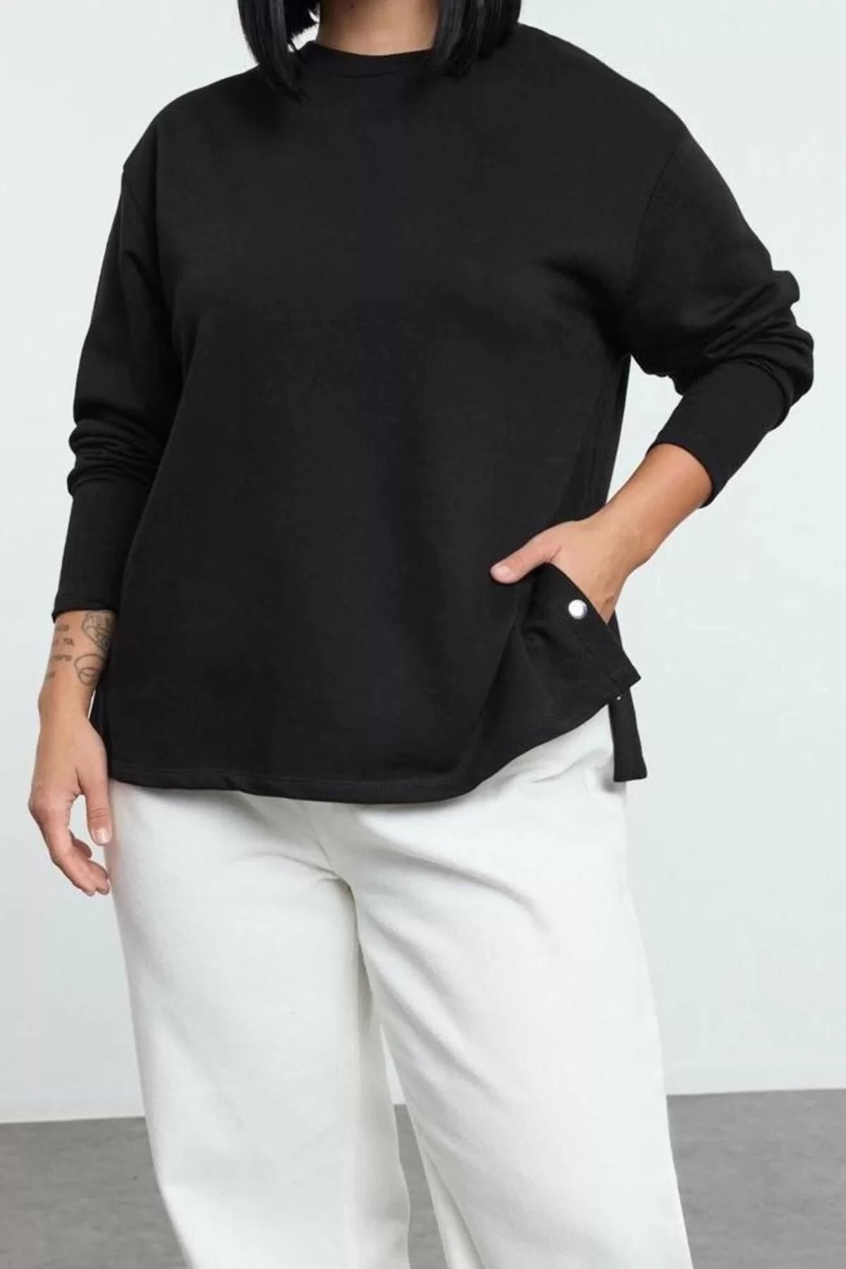 Women's Plus Size Crew Neck Standard Sleeve Snap Detail Regular Fit Knitted Sweatshirt