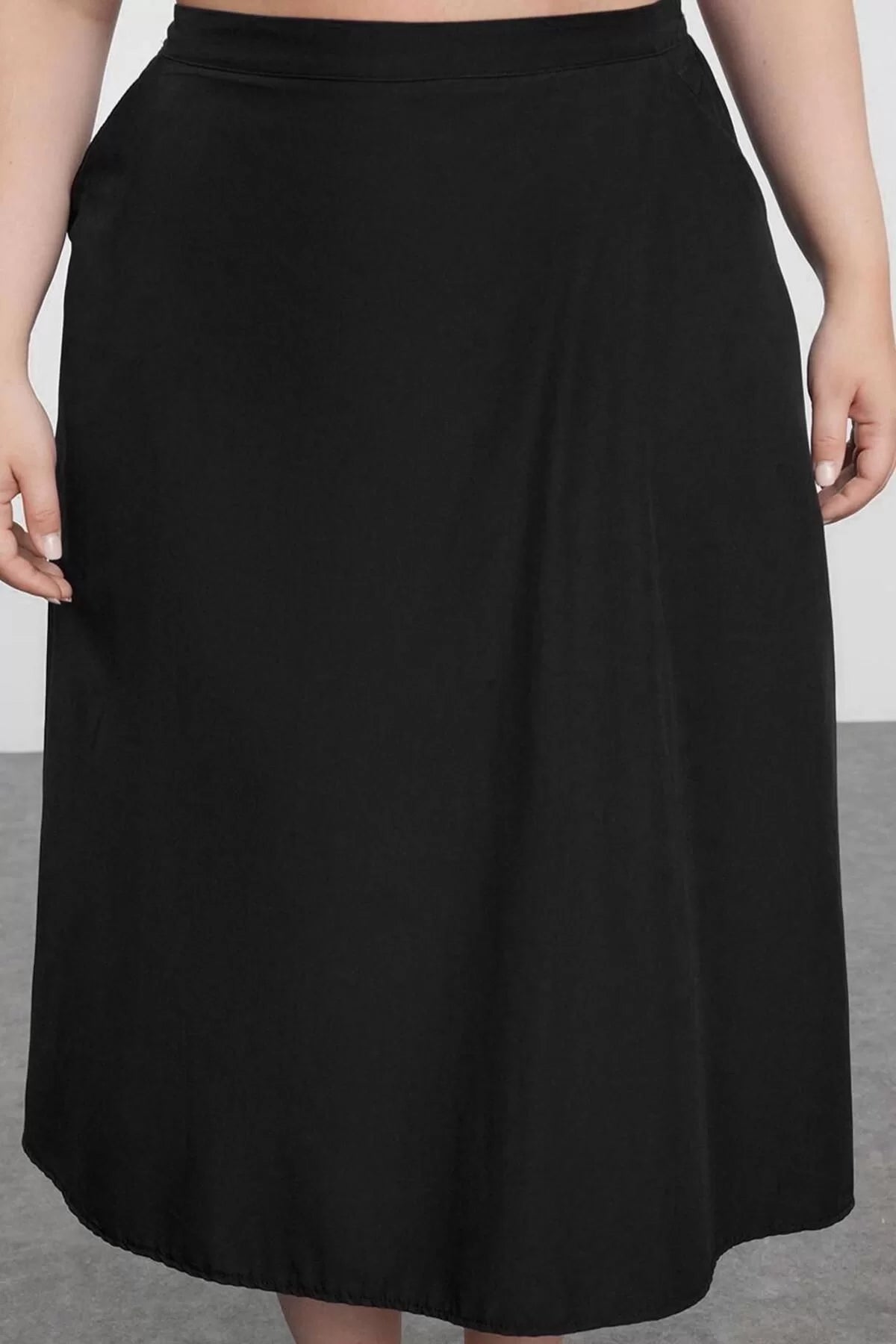 Women Fashion Style Maxi Unlined Woven Plus Size Maxi Zippered Elastic Back Woven Skirt