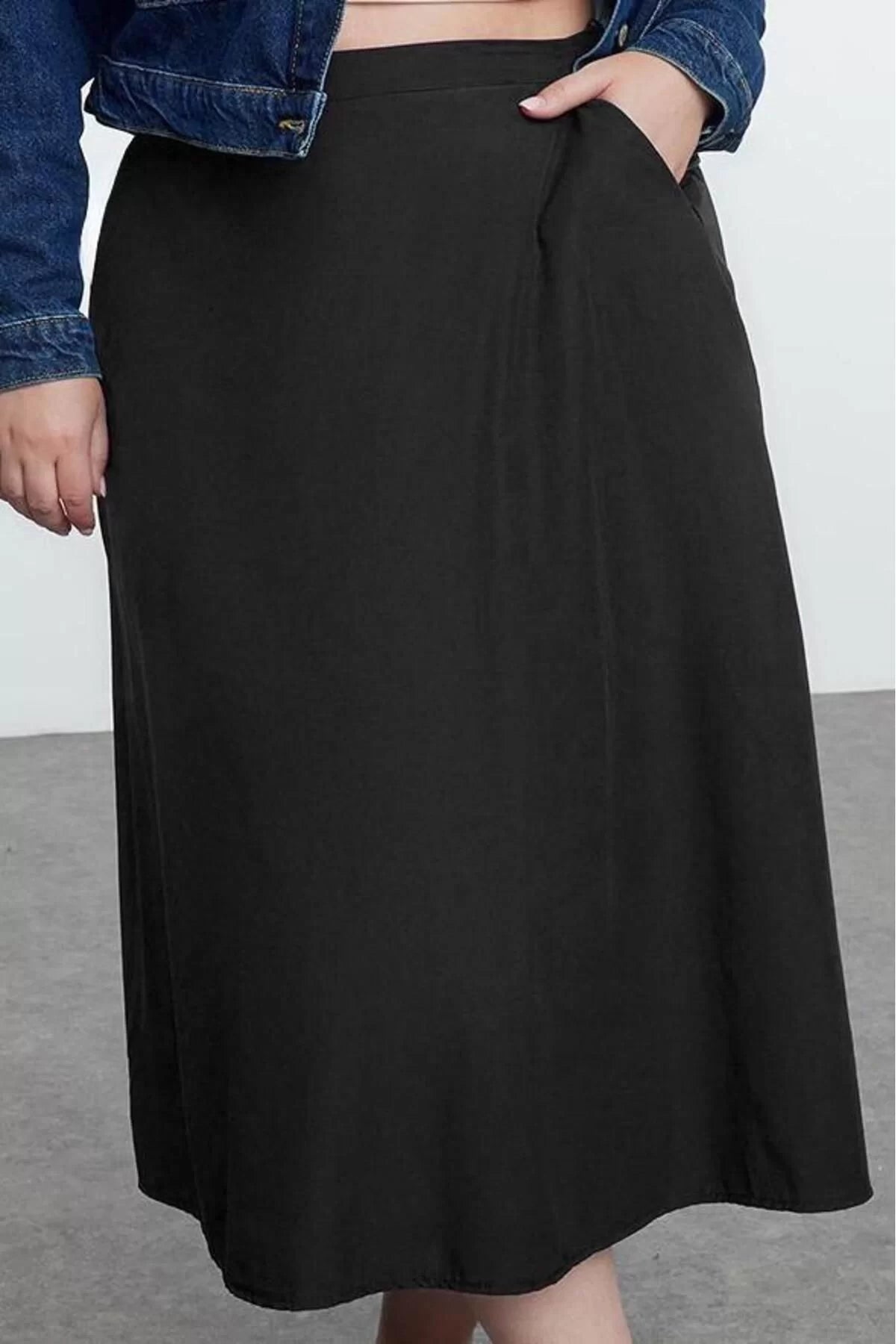 Women Fashion Style Maxi Unlined Woven Plus Size Maxi Zippered Elastic Back Woven Skirt