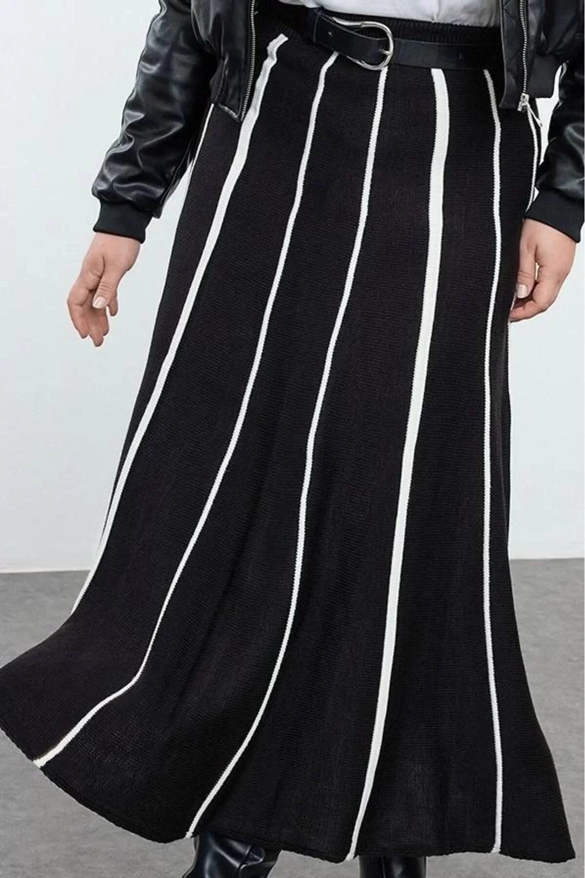 Women Fashion Style Maxi Unlined Knitwear Plus Size Striped Midi Length Knitwear Skirt