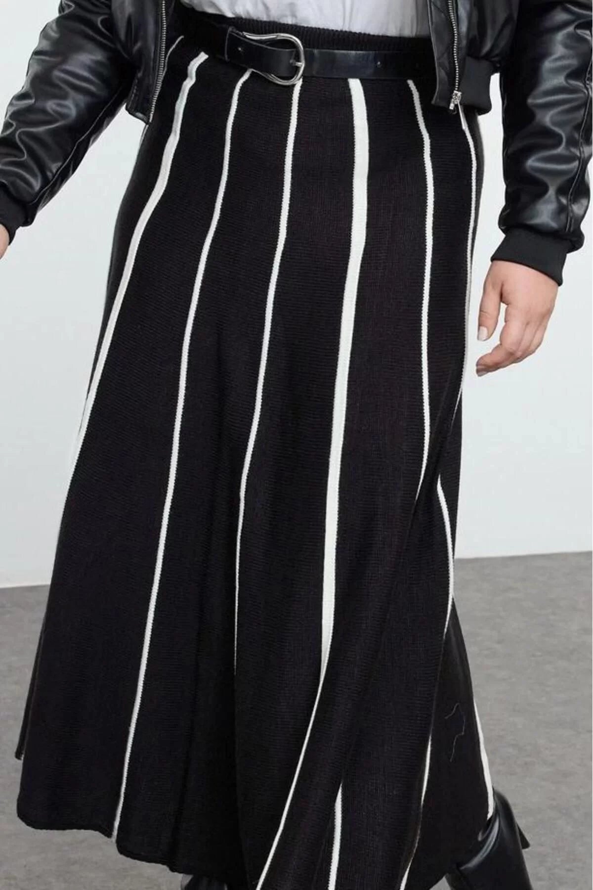 Women Fashion Style Maxi Unlined Knitwear Plus Size Striped Midi Length Knitwear Skirt