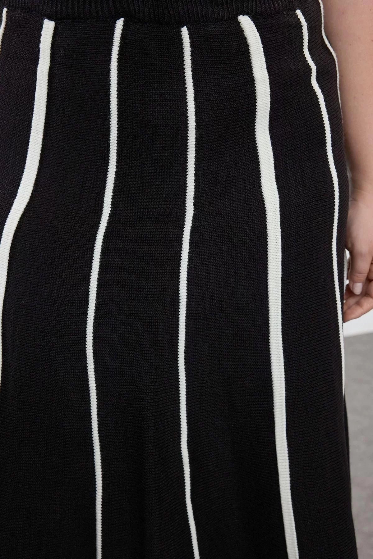 Women Fashion Style Maxi Unlined Knitwear Plus Size Striped Midi Length Knitwear Skirt