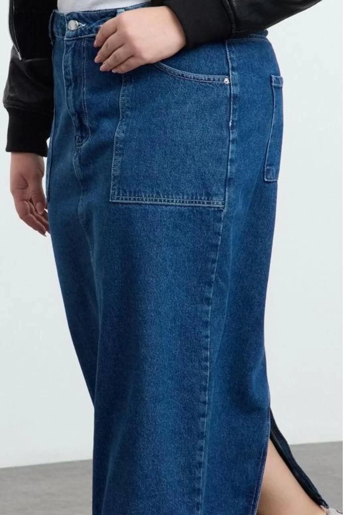 Women Fashion Style Midi Unlined Denim Plus Size More Sustainable Pocket Detailed Midi Denim Skirt