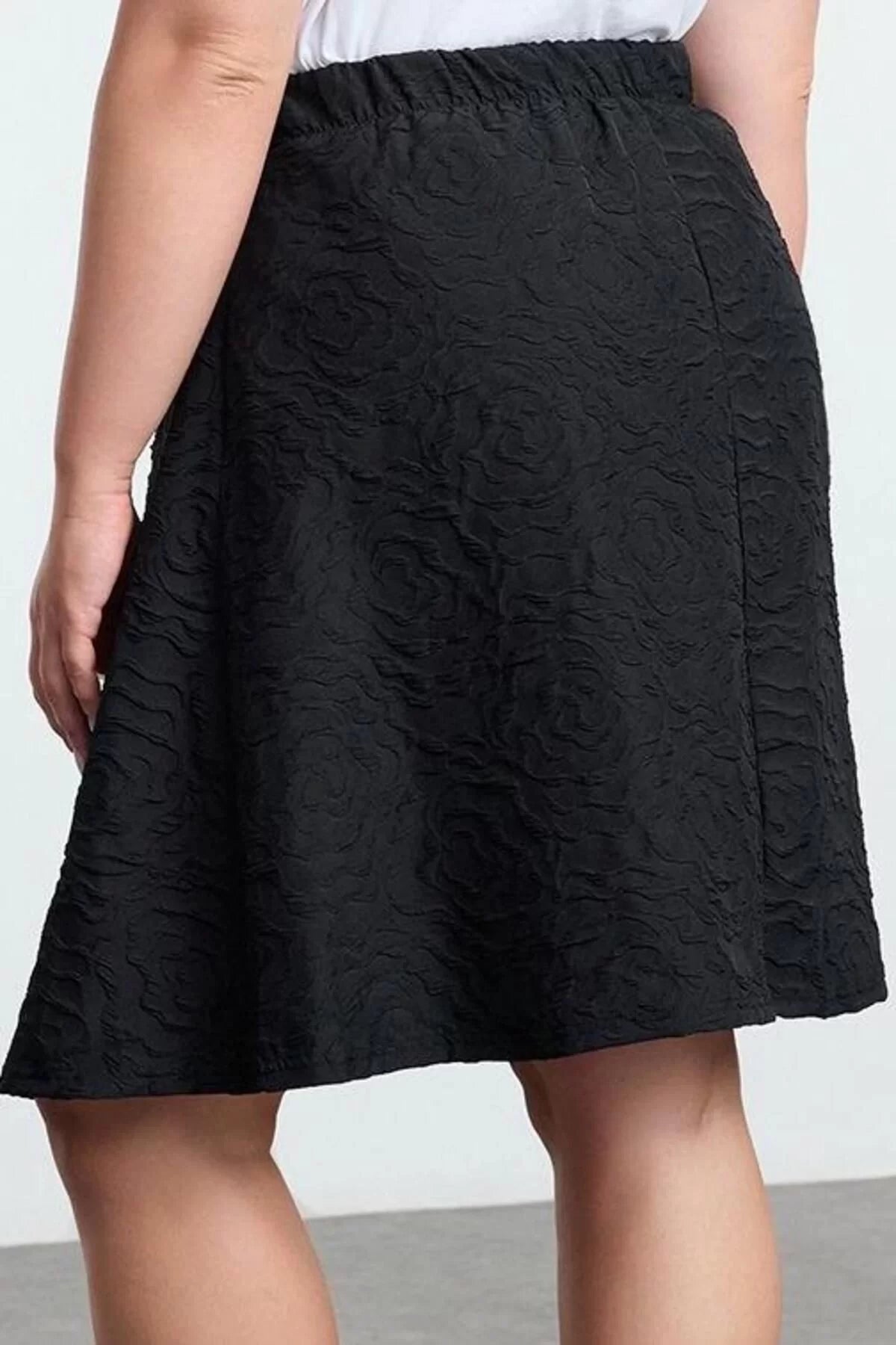 Women Fashion Style Mini Unlined Knitted Plus Size Rose Patterned Knitted Skirt