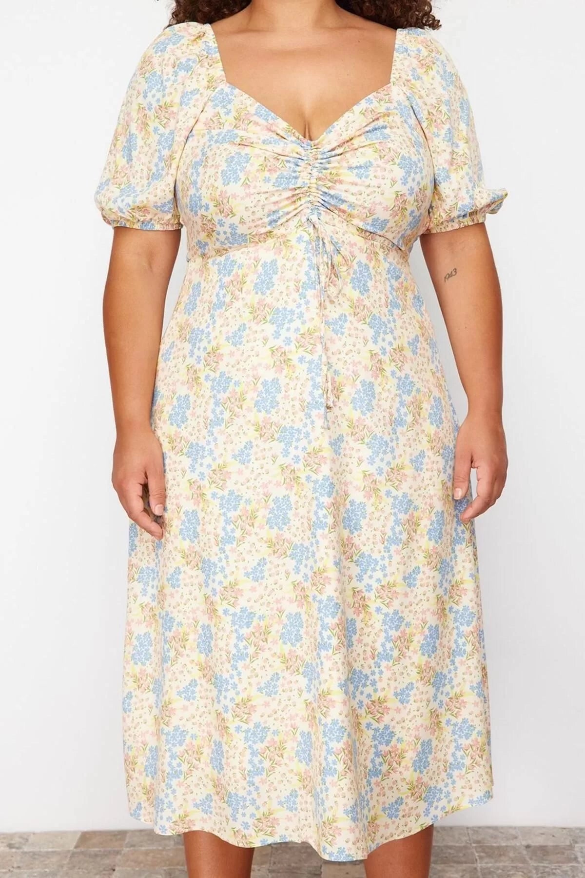 Women Fashion Stylish Plus Size Midi Length Sweetheart Neck Relaxed Floral Patterned Woven Dress