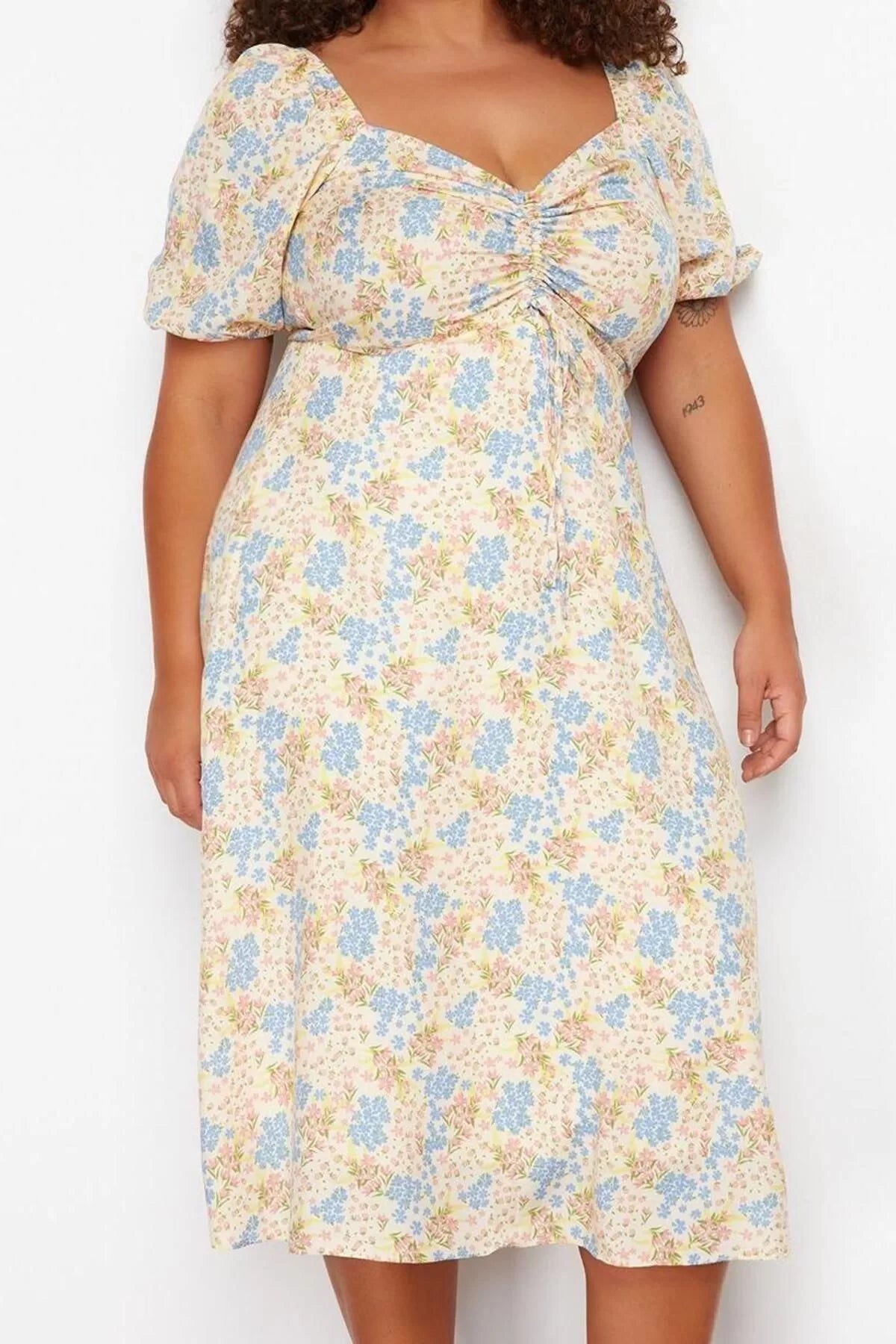 Women Fashion Stylish Plus Size Midi Length Sweetheart Neck Relaxed Floral Patterned Woven Dress