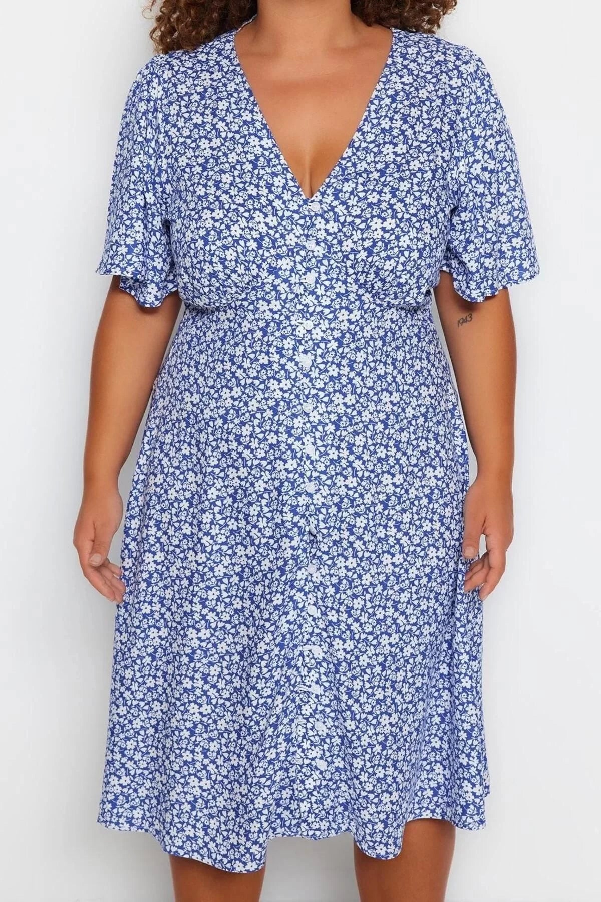 Women Fashion Stylish Plus Size Midi Length V Neck Relaxed Floral Woven Dress