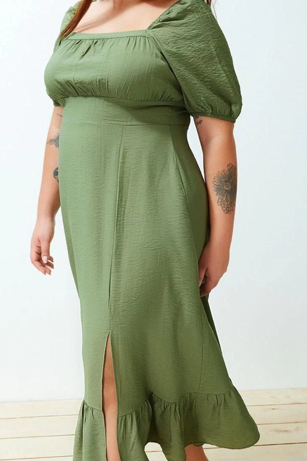 Women Fashion Stylish Plus Size Maxi Length Square Neck Relaxed Balloon Sleeve Woven Dress