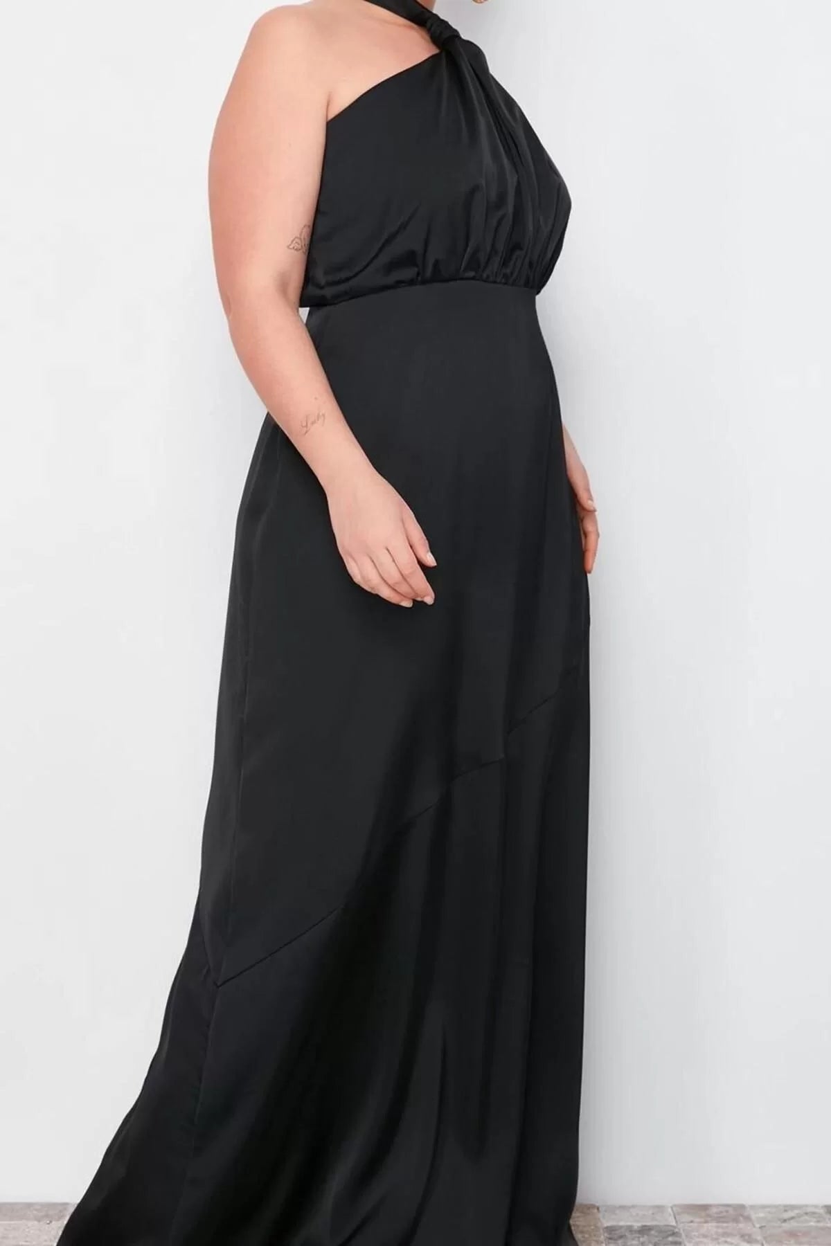 Women's Plus Size Maxi Length Halter Neck Relaxed Satin Long Plus Size Dress