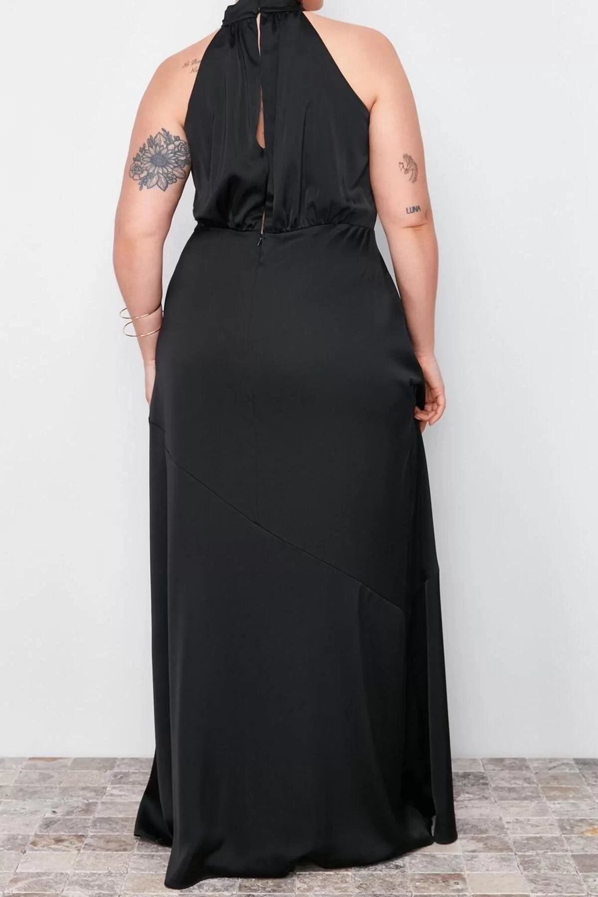 Women's Plus Size Maxi Length Halter Neck Relaxed Satin Long Plus Size Dress