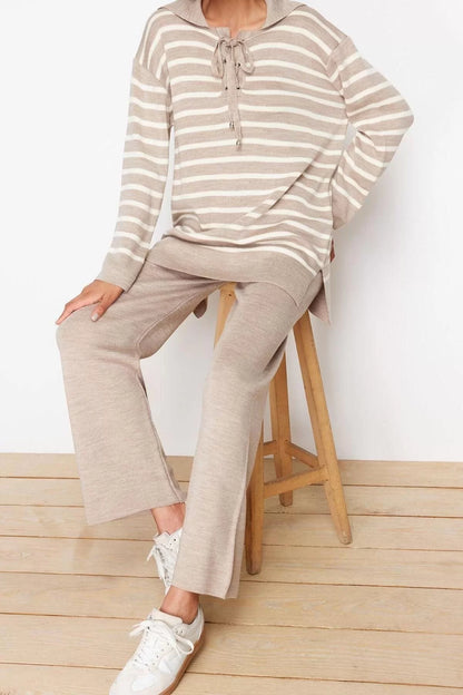 Women Fashion Stylish Regular Length Striped Collar Tie Detailed Sweater-Pants Knitwear Bottom-Top Set