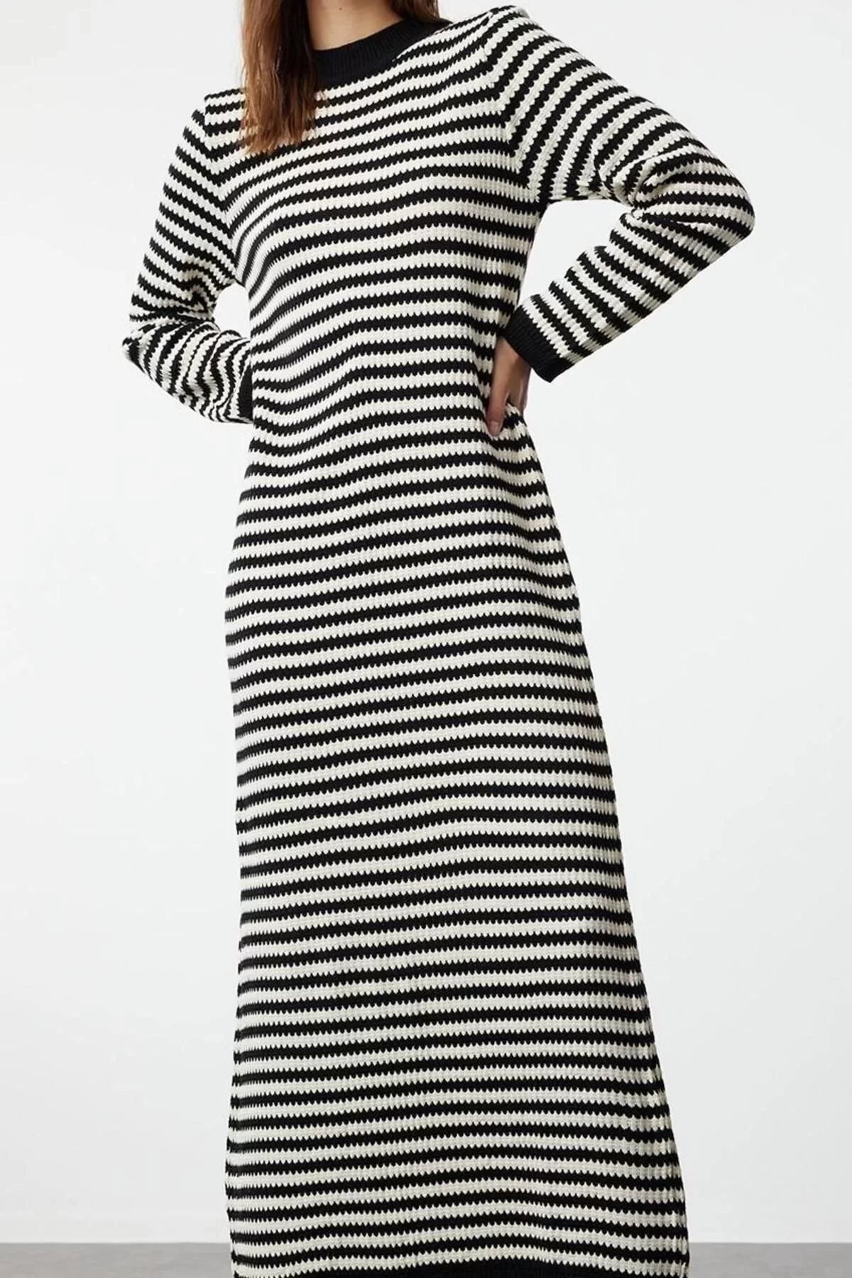 Women Fashion Stylish Hijab Maxi Length Crew Neck Fitted Stone Striped Long Knit Dress