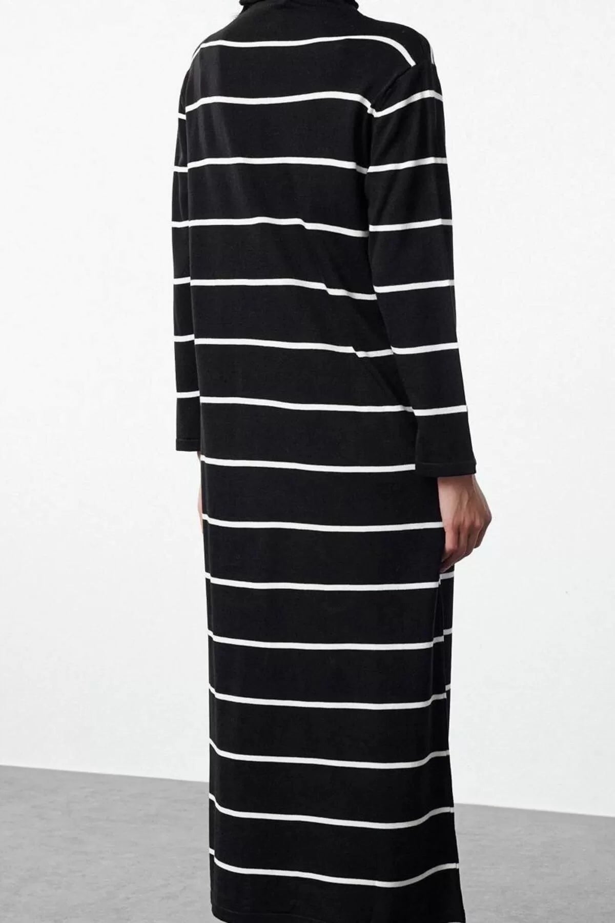 Women Fashion Stylish Hijab Maxi Length Stand Collar Relaxed Striped Knitwear Dress