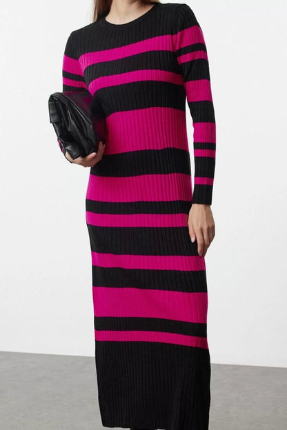 Women Fashion Stylish Hijab Maxi Length Crew Neck Fitted Fuchsia Color Block Ribbed Knit Sweater Dress