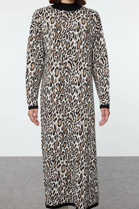 Women Fashion Stylish Hijab Maxi Length Stand Collar Regular Leopard Patterned Knit Dress