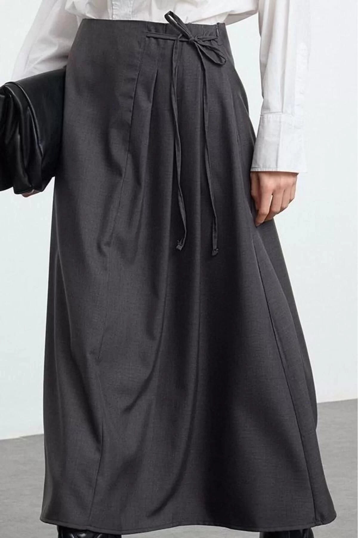 Women Fashion Style Maxi Unlined Woven Hijab Pleated Detailed Woven Skirt