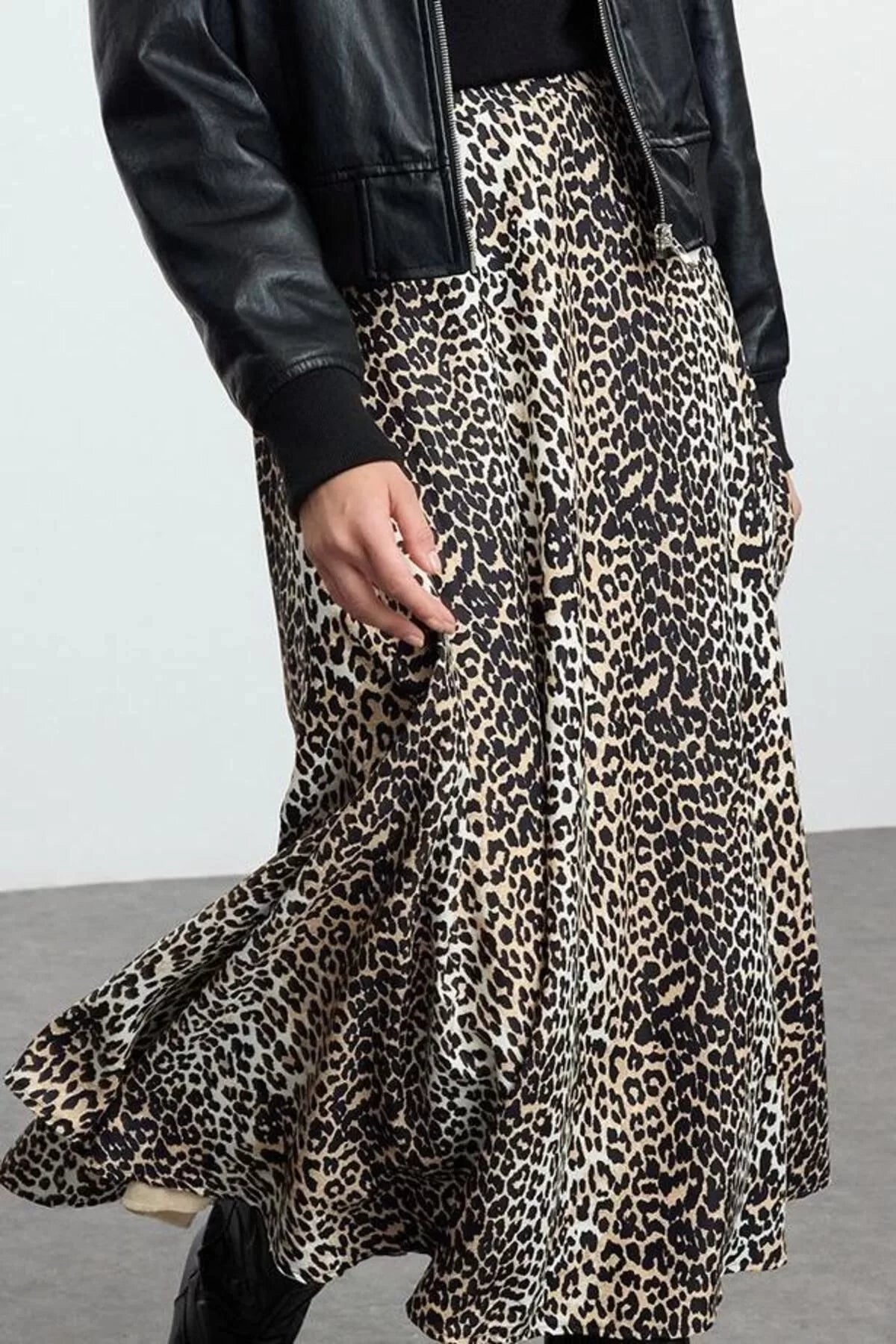 Women Fashion Style Maxi Lined Woven Hijab Leopard Patterned Woven Skirt