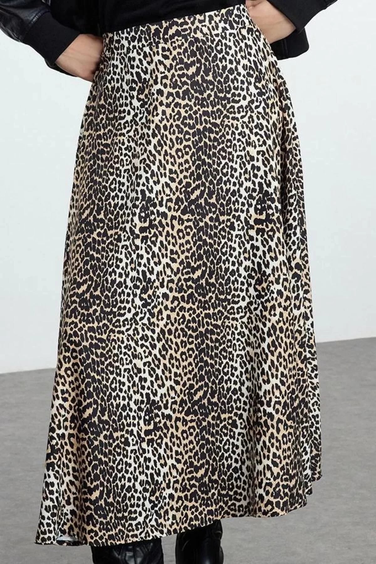 Women Fashion Style Maxi Lined Woven Hijab Leopard Patterned Woven Skirt