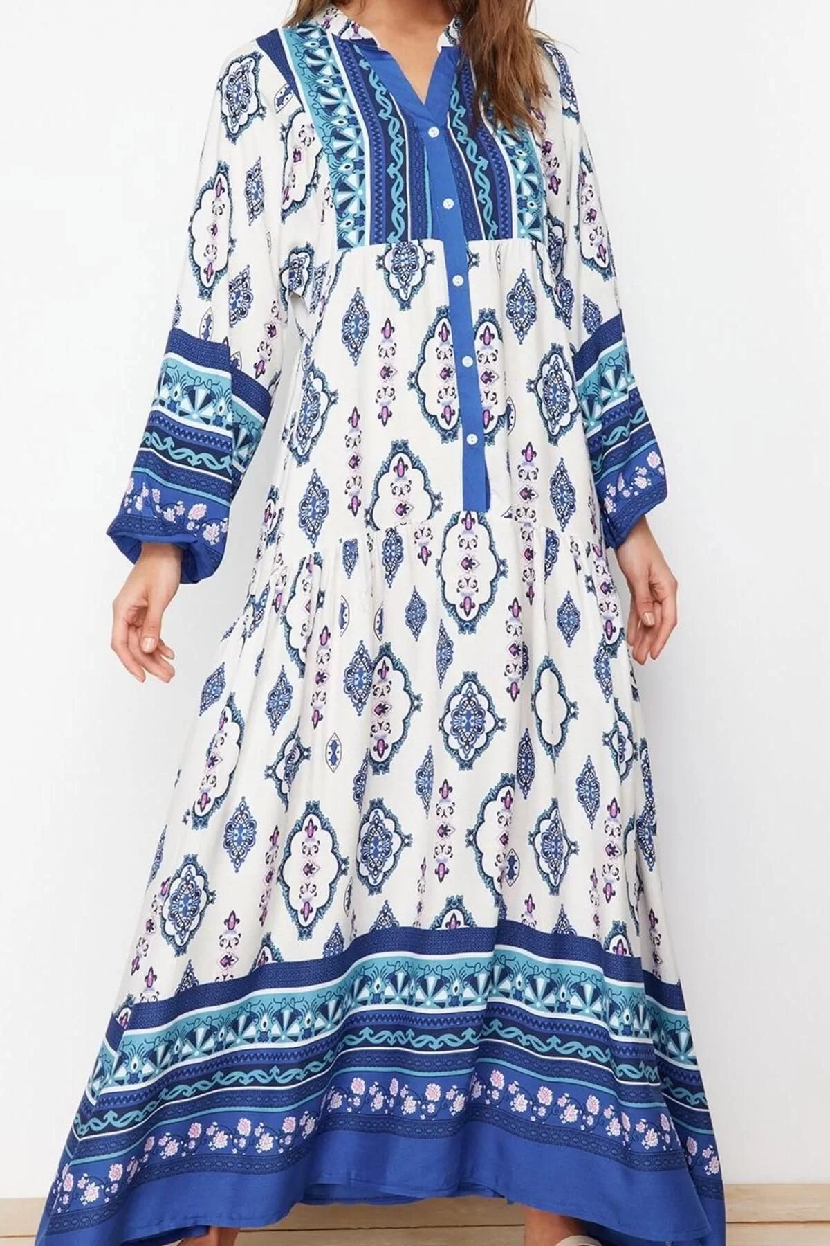 Women Fashion Stylish Hijab Maxi Length V Neck Relaxed Floral Patterned Woven Viscose Dress