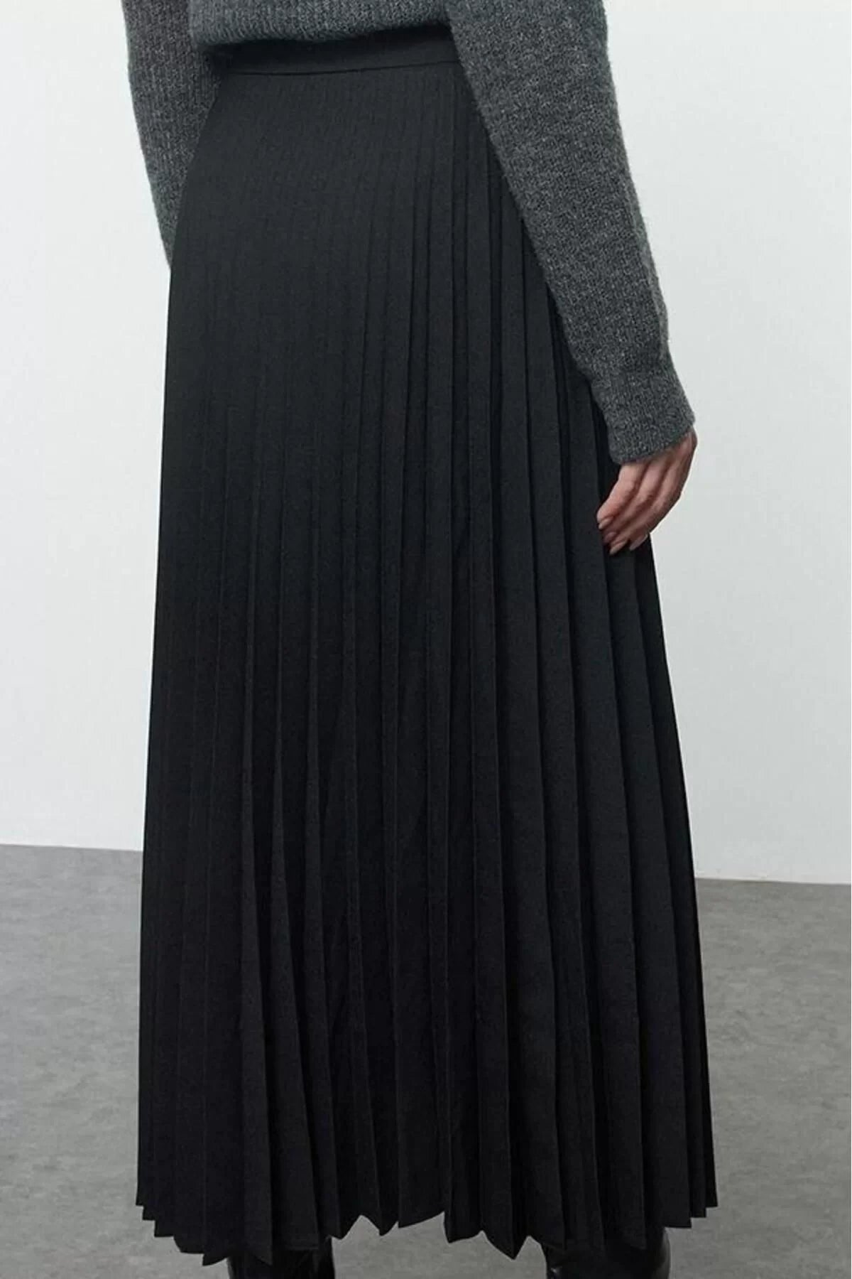 Women Fashion Style Maxi Unlined Woven Hijab Pleated Woven Skirt