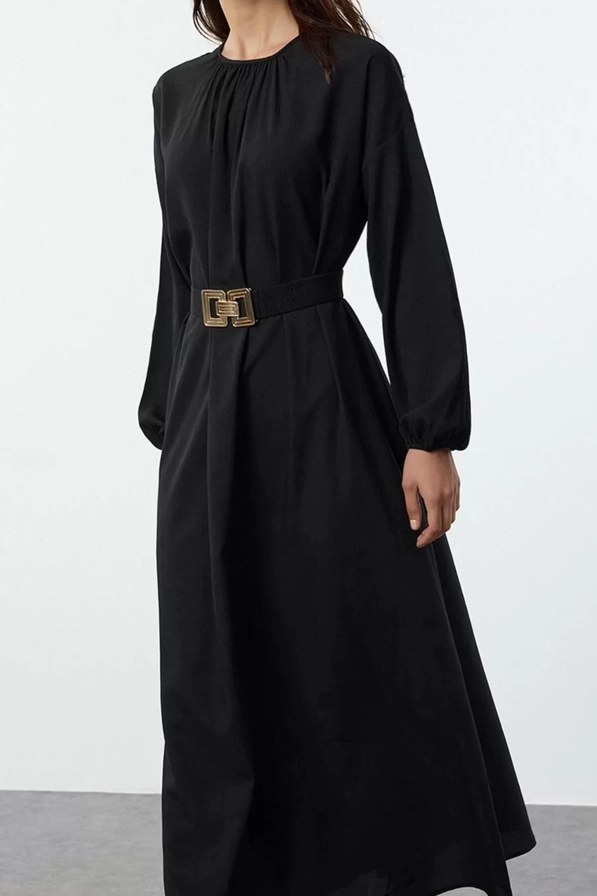 Women Fashion Stylish Hijab Maxi Length Stand Collar Fitted Buckle Detailed Woven Dress