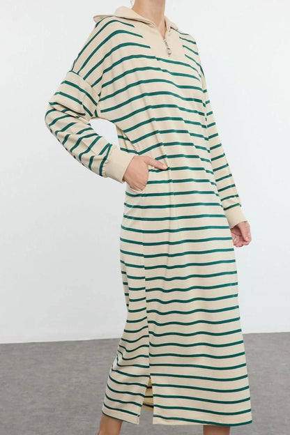 Women Fashion Stylish Hijab Maxi Length Turn-down Collar Relaxed Striped Zipper Detail Long Knitted Dress