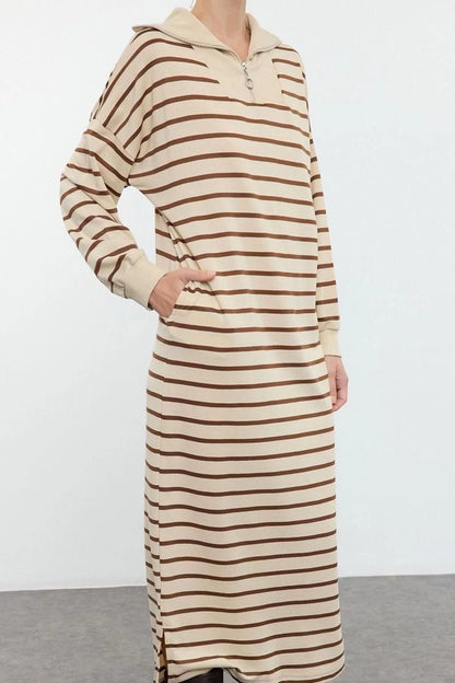 Women Fashion Stylish Hijab Maxi Length Turn-down Collar Relaxed Striped Zipper Detail Long Knitted Dress